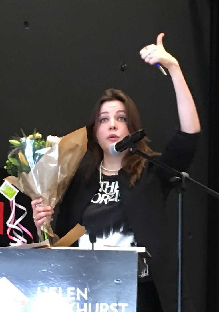 ‘Poëzie hoeft niet waargebeurd te zijn om je te raken’ ‘Poëzie hoeft niet waargebeurd te zijn om je te raken’
