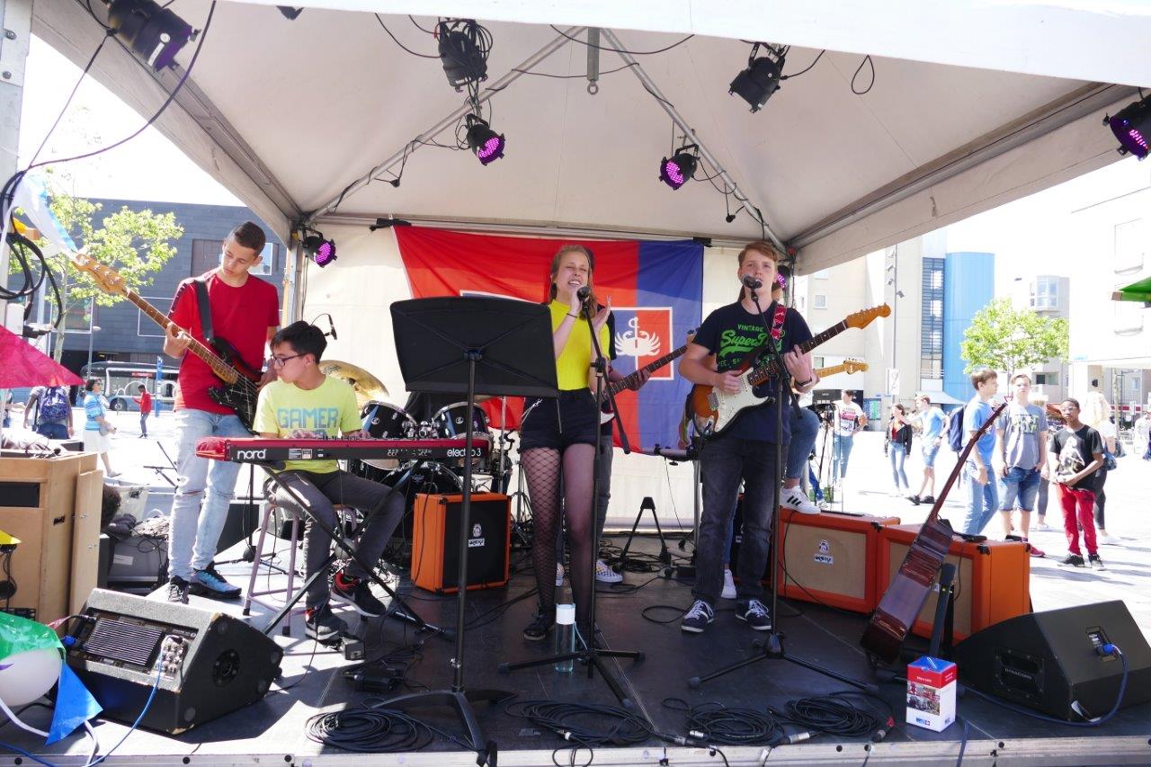 Succesvol benefietfestival voor KWF Kankerbestrijding Succesvol benefietfestival voor KWF Kankerbestrijding